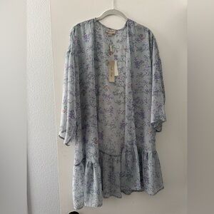 NWT Charlie Paige Floral Kimono